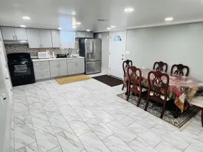 Pvt 2- bedroom apt (approx 950 sq.ft) with parking - Image 4