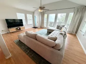 Waterfront home on Lake Livingston - Image 5