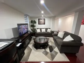 Cozy Two-Bedroom Luxury Suite near Toronto Airport - Image 3