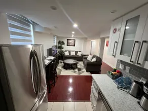 Cozy Two-Bedroom Luxury Suite near Toronto Airport - Image 4