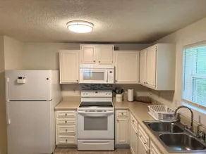 Spacious 4BR - 10 Min to Uptown - Yard - Pets OK - Image 4