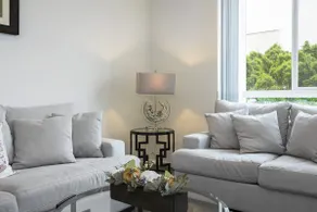Modern 2BR Glendale condo with pool&gym - Image 3