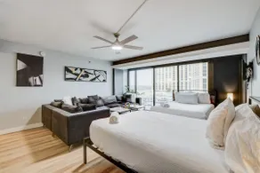 Stay together on the strip - 6 comfy beds w/view! - Image 4