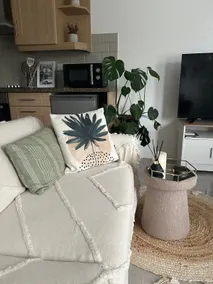 Relax&Recharge Cosy 2 Bed | Free Parking | Netflix - Image 2
