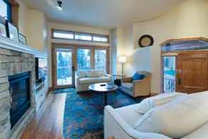 Woods Live Oak Townhome: Cozy, Hot Tub, Under Gondola - Image 5