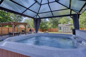 Pizza Oven • Hot Tub • Game Room • Pet Friendly - Image 4