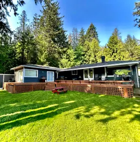 West House! A beautiful lake front home with hot tub and dock. - Image 3
