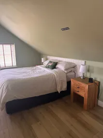 Lovely 1 bedroomed loft with free parking - Image 4