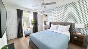 Sleeps 6 | Private Backyard | Pet Friendly - Image 4