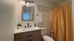 Sleeps 6 | Private Backyard | Pet Friendly - Image 2