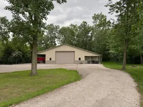 Steve’s Barn Lodge, Detroit River/Lake Erie - Image 2