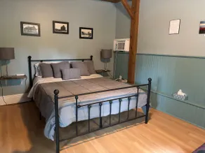 The Carriage House Suites - the South Suite - Image 3