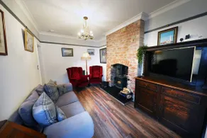 Private detached cottage, wood fired hot tub! - Image 4