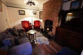 Private detached cottage, wood fired hot tub! - Image 5