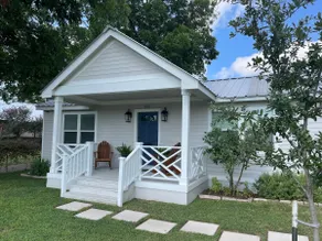 Lovely cottage, downtown Bastrop Historic District - Image 2