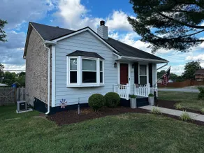Charming Tri-Level Cottage with Outdoor Serenity! - Image 3