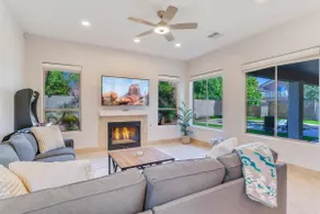Central Scottsdale w/heated pool, BBQ, EV charging - Image 2