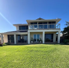 Beach Front & Ocean Views - 5 mins to town - Image 2