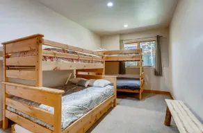 Modern townhome - Fully stocked and tons of space - Image 5