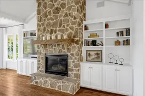 The Magnolia | Luxury, Comfort, and Lake Life – All in One Stunning Escape - Image 5