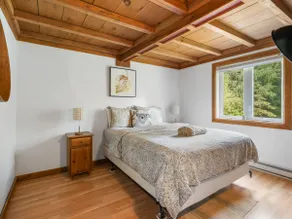 LAURA – Cozy Retreat with 4-Season Spa Val David - Image 5