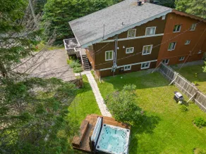 LAURA – Cozy Retreat with 4-Season Spa Val David - Image 4