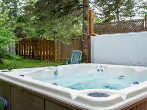 LAURA – Cozy Retreat with 4-Season Spa Val David - Image 2