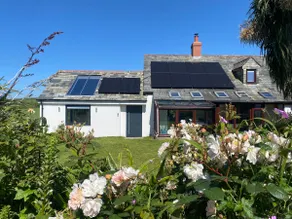 Large cottage, garden, hot tub & walk to the beach - Image 2