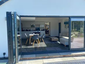 Large cottage, garden, hot tub & walk to the beach - Image 5