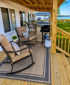 Peaceful Lakefront Cottage with Stunning Views - Image 4