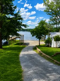 Peaceful Lakefront Cottage with Stunning Views - Image 5