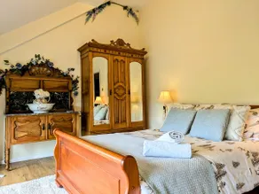 The Warm Hearth 18th Century, 15 acre Countryside Estate - Image 5