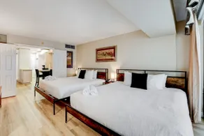 PENTHOUSE SUITE on the Strip - 6 Comfy BEDS!! - Image 3