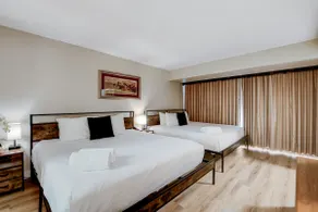 PENTHOUSE SUITE on the Strip - 6 Comfy BEDS!! - Image 4