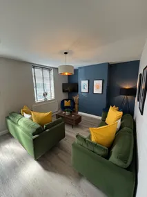Large modern townhouse, 5 mins from the beach - Image 2