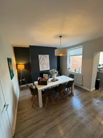 Large modern townhouse, 5 mins from the beach - Image 5