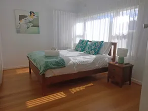Fresh, relaxed in mid-century modern living - Image 4