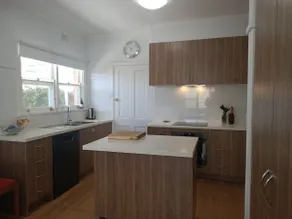Fresh, relaxed in mid-century modern living - Image 3