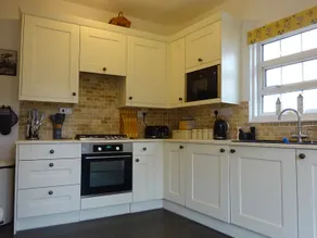 Park Cottage with Views of Manor Gardens - Image 4