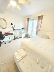 Private 3BR, 1 bath, Wi-Fi, AC & parking+TV - Image 4