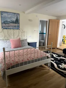 Peaceful and Unique Stay in City Centre - Image 5