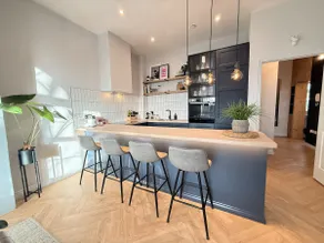 Mid-Century Apartment, Near The Quays & Docks - Image 5