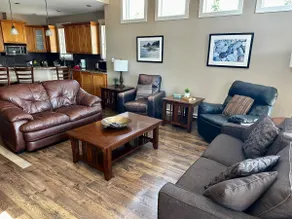 Sooke Harbour Penthouse - Luxurious 4 Bdrm Rental - Image 5