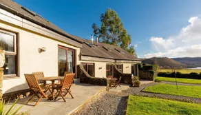 Lochside Cottage + Pool, Spa & Restaurant - Image 2