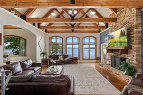 Grand Lake Opulence: Luxe Waterfront Retreat - Image 2