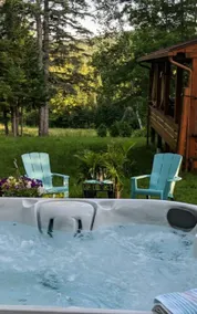 Le 700 – Chalet: Hot tub, forest, Montcalm skiing - Image 2