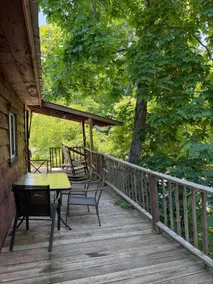 Cozy 2-Bedroom River Cabin with Private Dock - Image 2