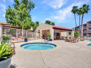 Waterfront 1st Floor Heated Pool & Spa 2 Bed 2 - Image 5