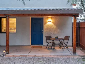 Beautiful stand alone guest house to self - Image 4