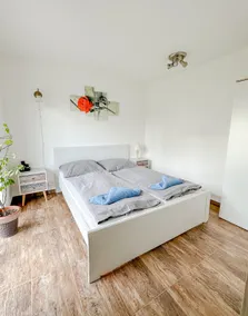 Unique house with garden and modern amenities - Image 5